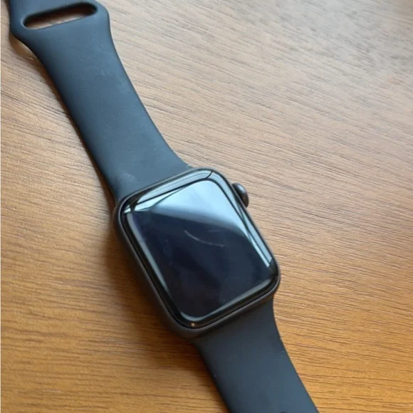 Apple Watch SE 1st Generation Space Gray Aluminum Case Midnight Sport Band